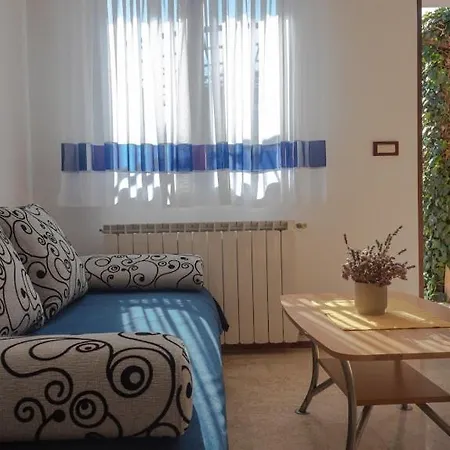 Ellen Apartment Banjole