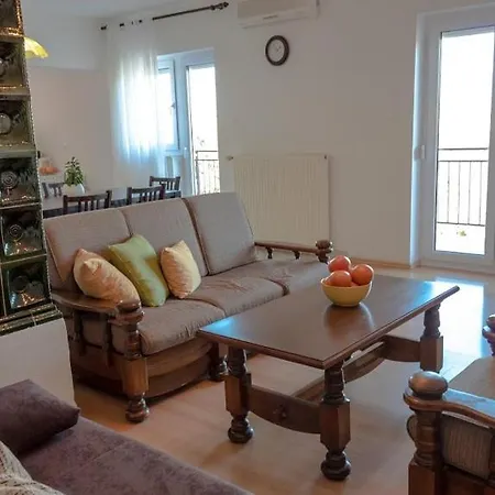 Ellen Apartment