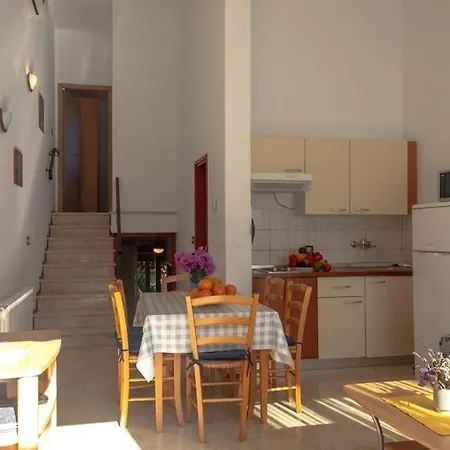 Apartment Ellen Banjole